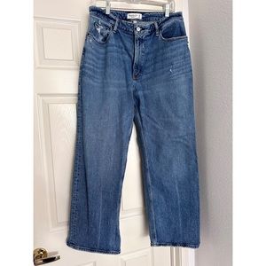 Abercrombie Curve Love 90’s relaxed fit, high rise, short